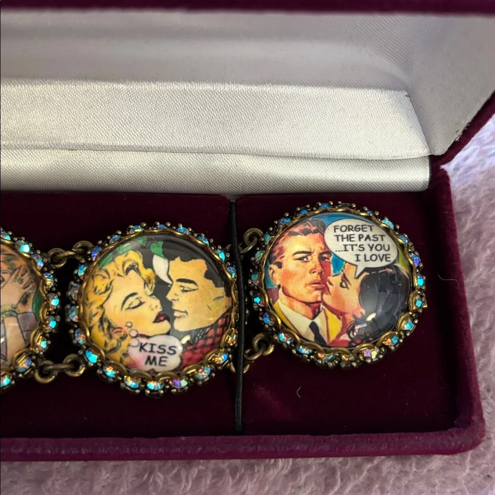 NIB Comic Drama Novelty Bracelet